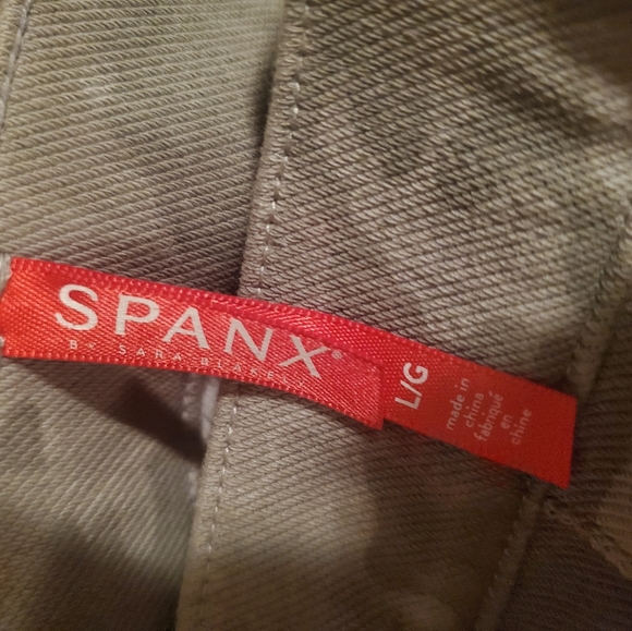 🚫🚫SOLD🚫🚫Spanx camo jeanish - Picture 4 of 5